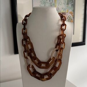 Chic Tortoise Shell Necklace with Crystal Details